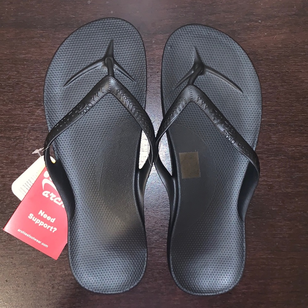 NWT- Archies- Arch Support Flip Flops- Black